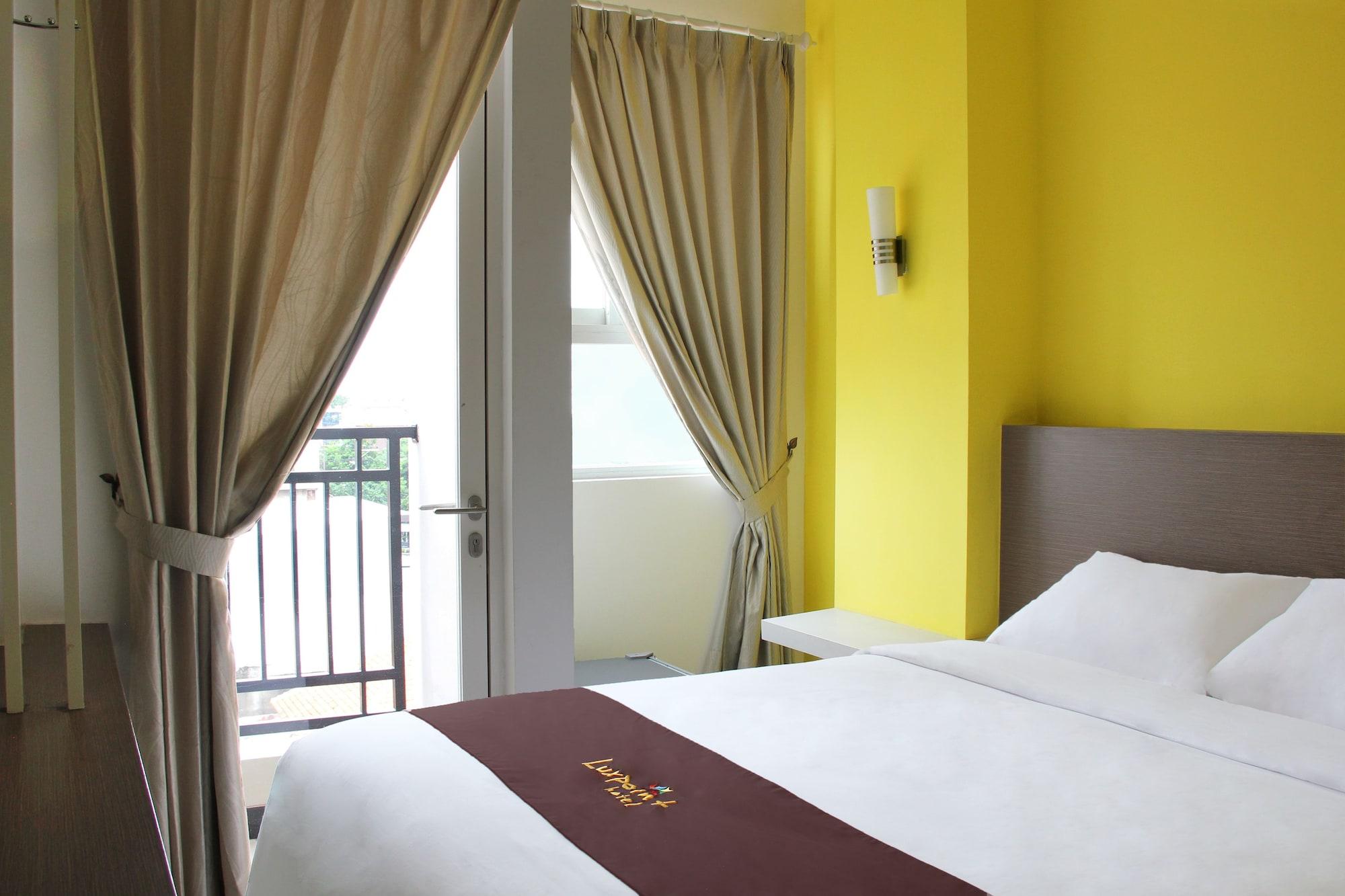 Luxpoint Hotel Baratajaya Surabaya Exterior foto