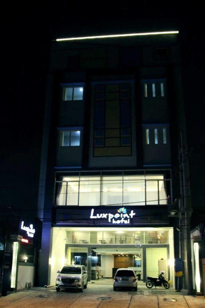 Luxpoint Hotel Baratajaya Surabaya Exterior foto